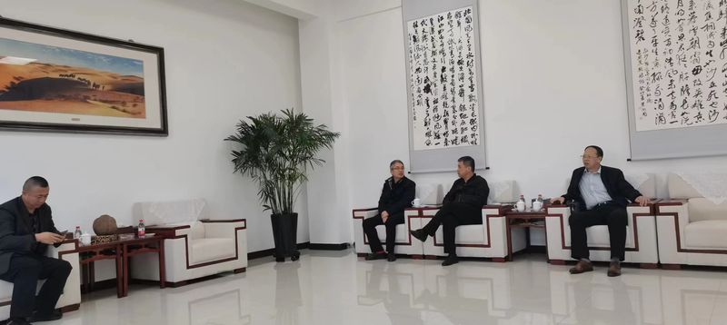 公司與哈密市政府領(lǐng)導(dǎo)洽談公司新疆發(fā)展思路，加大助力新疆能源發(fā)展！